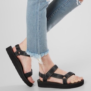 teva uo exclusive midform universal sandal