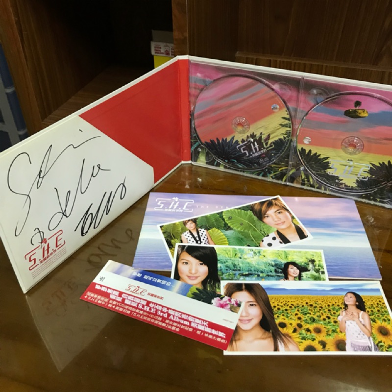 S.H.E 📛 美麗新世界 簽名專輯/簽名CD