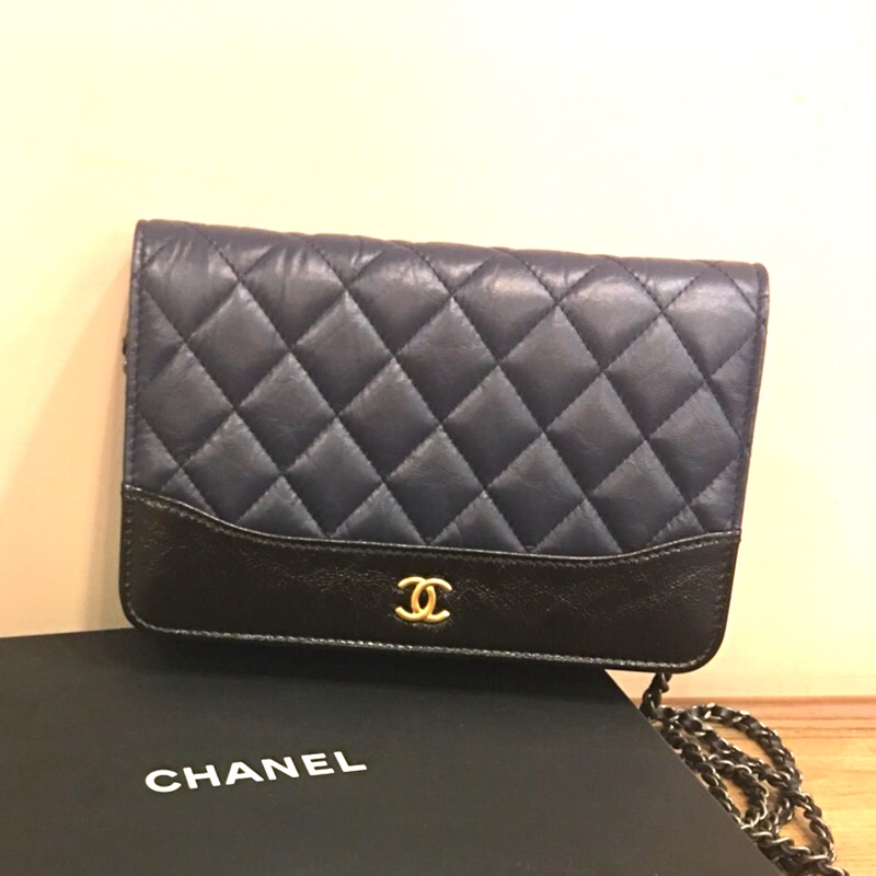 😍義大利購回［CHANEL]Gabrielle 流浪包-WOC藍黑(保卡25開)專櫃$87000