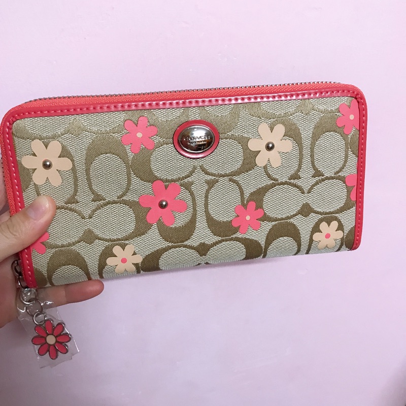 送長輩很得體的coach 花系列長夾 蝦皮購物