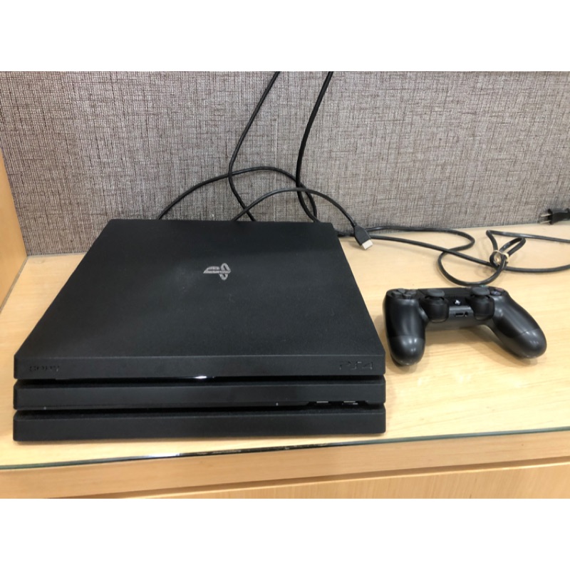 《Ps4主機》Ps4 Pro 1TB CUH-7218B 單手把9成新 ，2019，4月底購入，頭份可自取