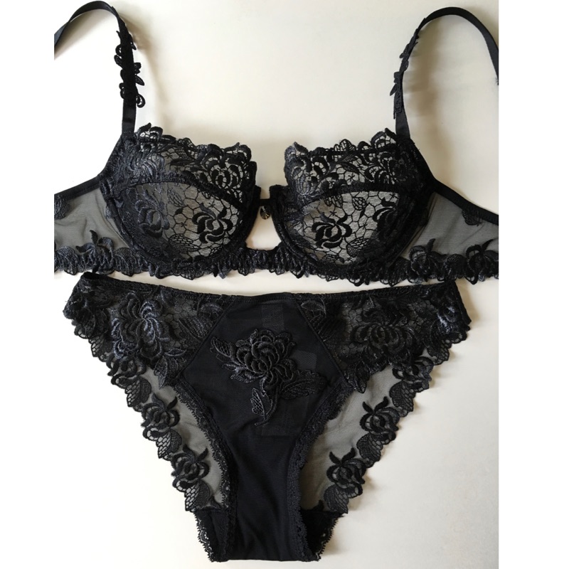 Lise Charmel 玫瑰鏤空薄襯內衣 32C, 1 號內褲