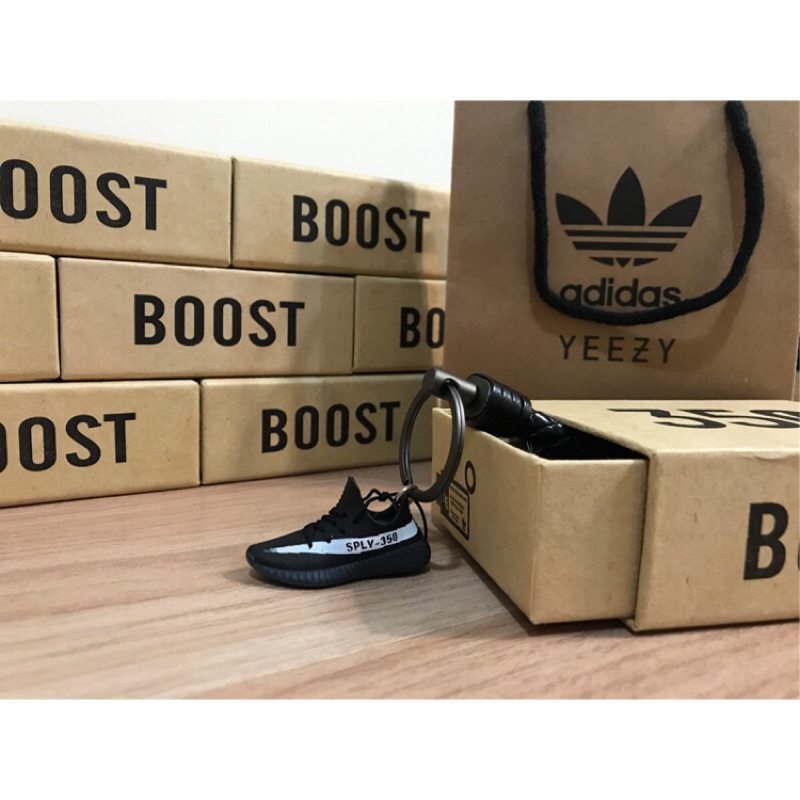 [FutureStore]❗️少量現貨❗️ Adidas yeezy boost 350 v2 黑白 吊飾 稀有色