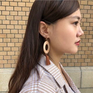 全新木質感圓圈流蘇夾式耳環