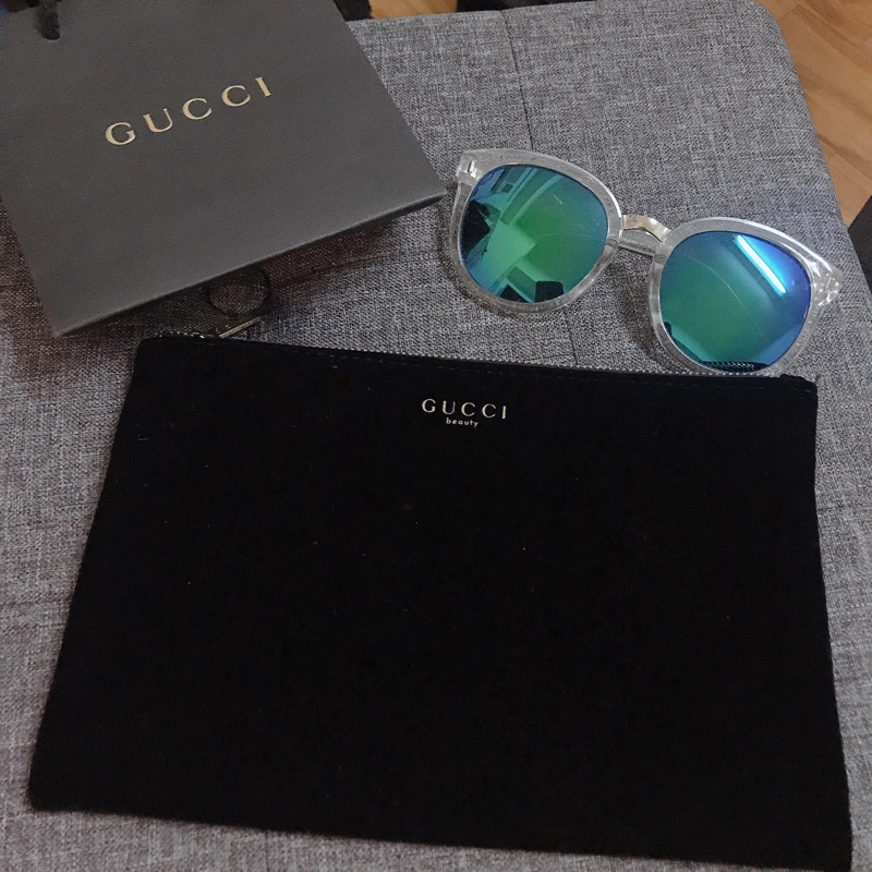 Gucci 質感絨布化妝包