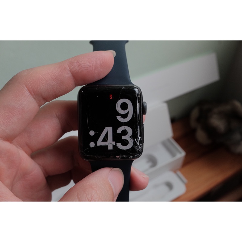 Apple Watch S2 42mm 螢幕破損