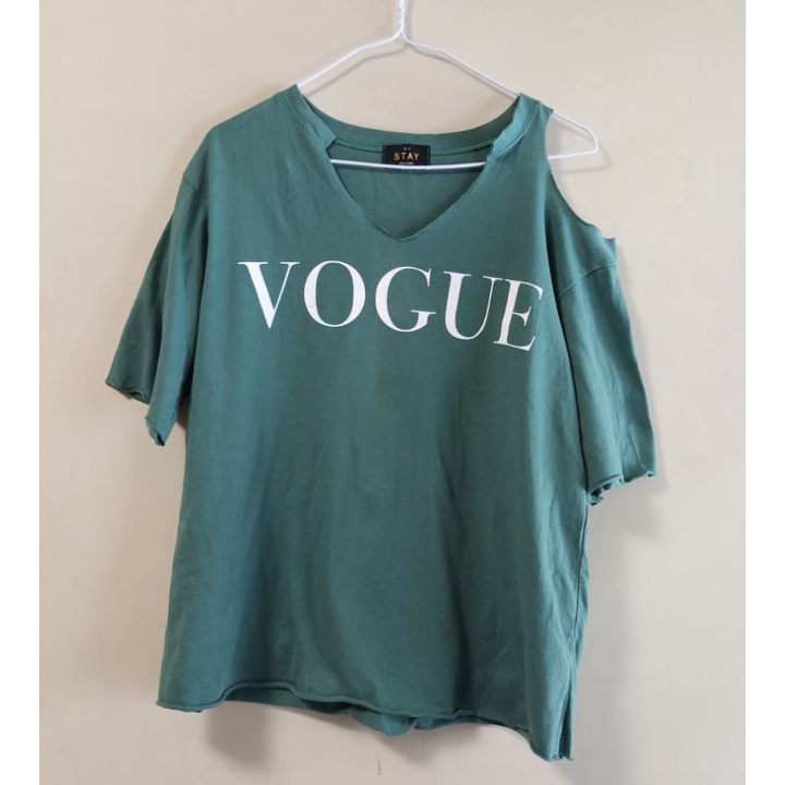 正韓 韓國製 VOGUE深抹茶綠不對稱造型設計 露單肩剪裁韓製棉質短袖T恤