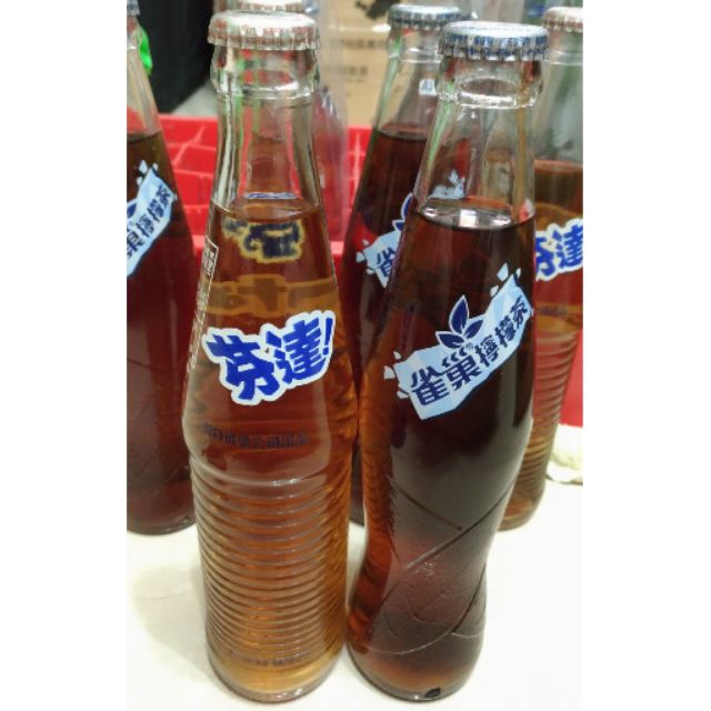 [激安屋COLE] 台灣早期玻璃瓶汽水_芬達蘋果295(絕版)+雀巢檸檬茶280(絕版)