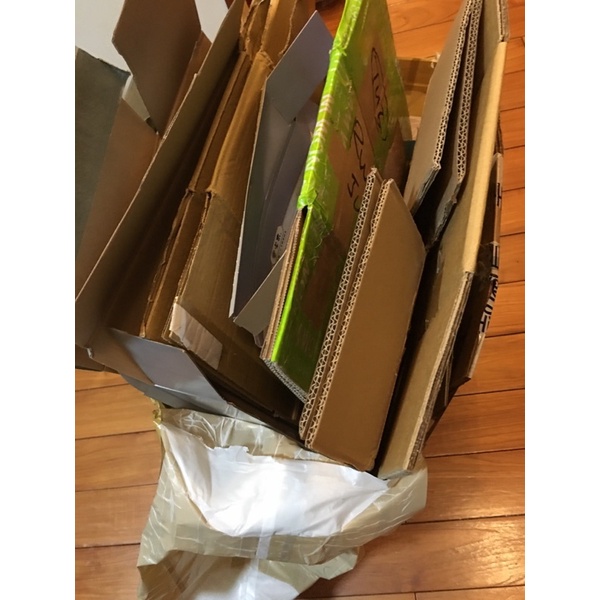 贈送 二手紙箱 15個 (尺寸約A4~A5)  乾淨 無油污 無水漬 紙箱 紙盒 回收紙箱 環保紙箱