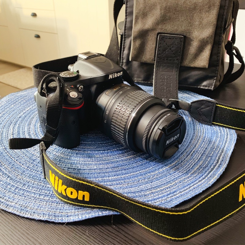 二手Nikon D5200 單眼相機含變焦鏡頭、相機包，狀態非常好，用不到割愛轉售，誠可議