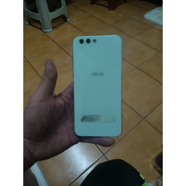 Asus ZenFone4 4+64g 單手機外觀漂亮