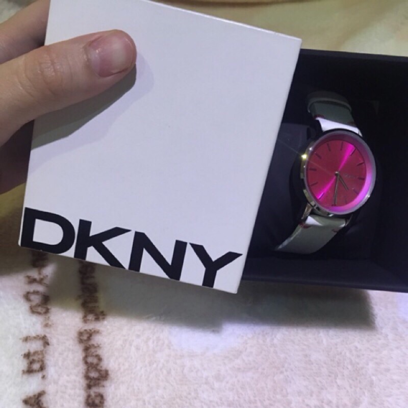 DKNY桃色手錶