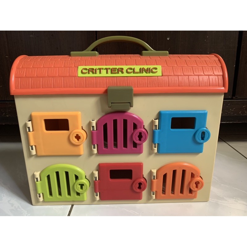 ［二手］降價囉！美國B.Toys感統玩具 Critter Clinic 寵物診所可麗特寵物診所娃娃屋
