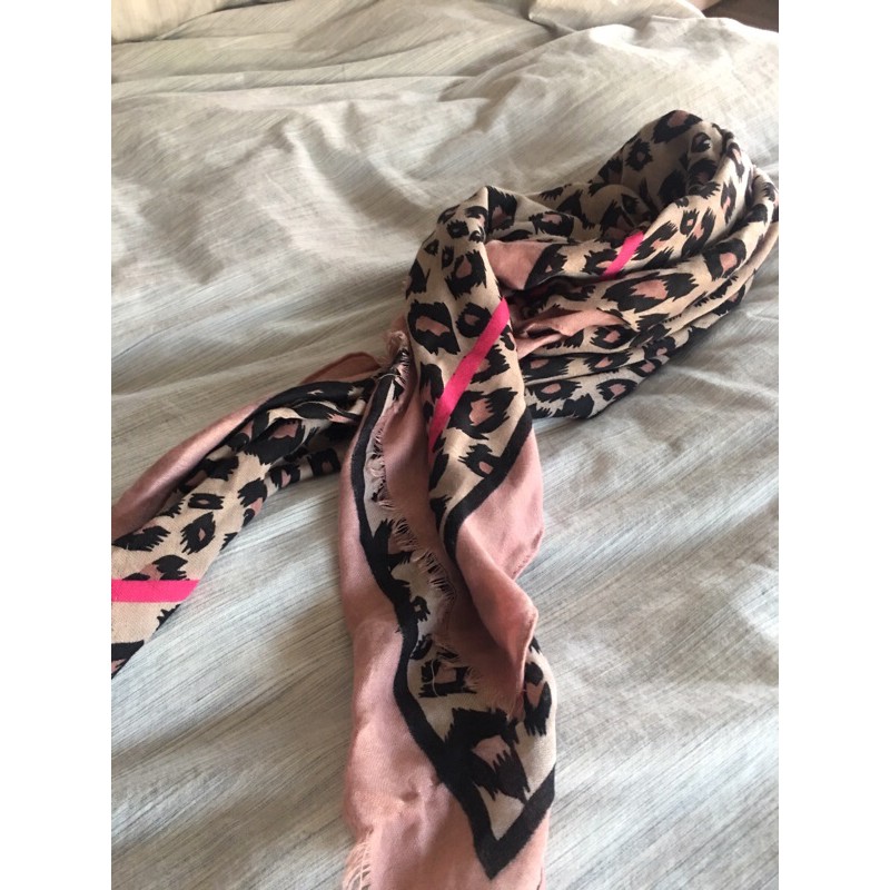 粉色豹紋薄圍巾（2手只用過一次）
