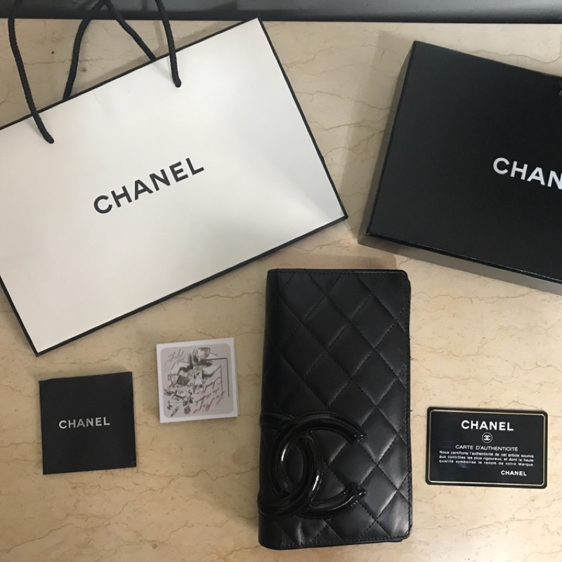 Chanel 康朋長夾，四角微磨，正常使用痕跡，內裡乾淨。便宜出售，配件（原廠紙盒、提袋）二手商品。考慮好在下單(保留）