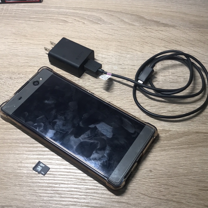 Sony xa ultra 二手（8成新）附充電線及16g記憶卡