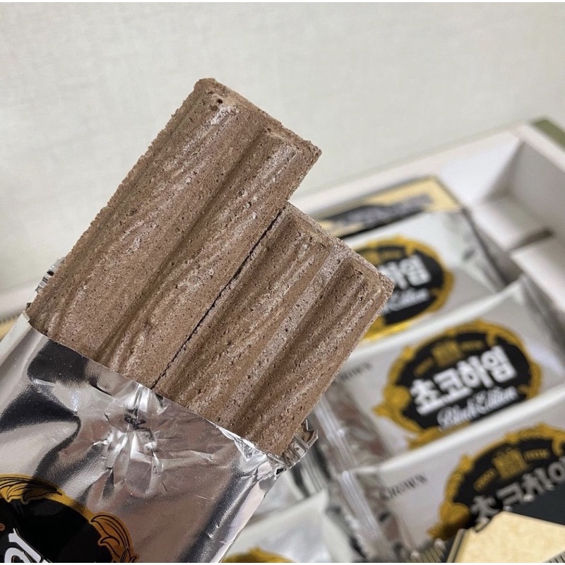 《現貨》韓國代購🇰🇷⭐️1月新品 皇冠 CROWN 巧克力威化餅 巧克力夾心餅乾 黑色特別版 榛果巧克力威化餅 ⭐️