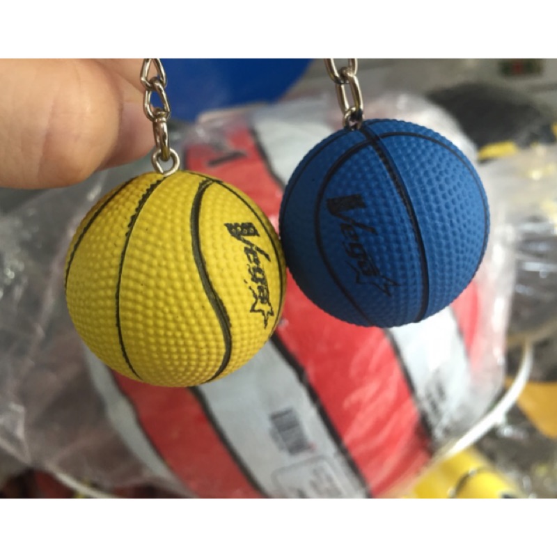 (羽球世家) VEGA 籃球🏀禮品 紀念品小物  軟橡膠 籃球造型 吊飾 鑰匙圈 吊飾 禮物 可捏 可彈籃球 鑰匙圈