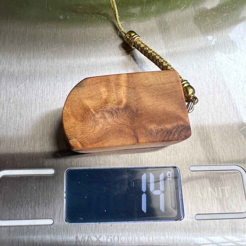 台灣檜木 黃檜（扁柏）根瘤體 手機吊飾 把玩件 檸檬香茅味 香氣特濃 KY46