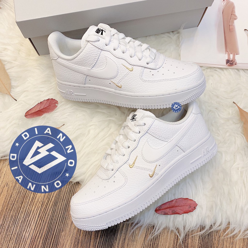 帝安諾-實體店面 NIKE AIR FORCE 1 '07 ESS 白 金勾 小勾 皮革 荔枝皮 CT1989-100