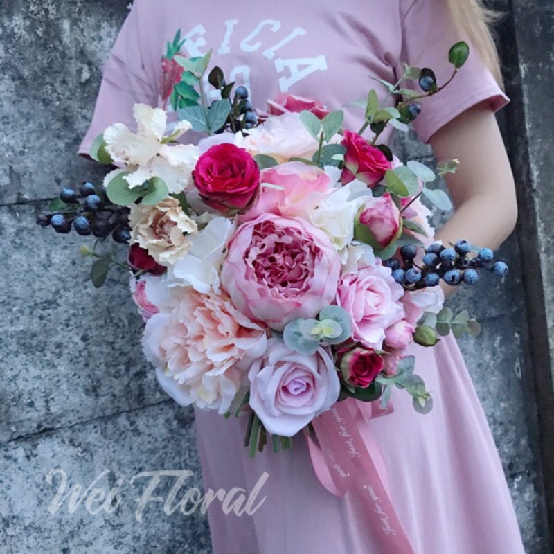 預訂 玫瑰牡丹捧花人工花絹布花人造花婚紗拍攝外拍婚紗照藍莓繡球尤加利粉紅浪漫仿真花人造捧花 蝦皮購物