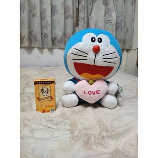 雷標 LOVE 哆啦A夢 Doraemon 小叮噹 坐姿 絨毛玩偶 娃娃 布偶
