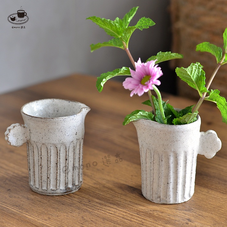Emono選品 日本陶藝作家篠崎英夫益子燒手工花形把手花瓶小花瓶陶器花瓶牛奶罐粉引現貨 蝦皮購物