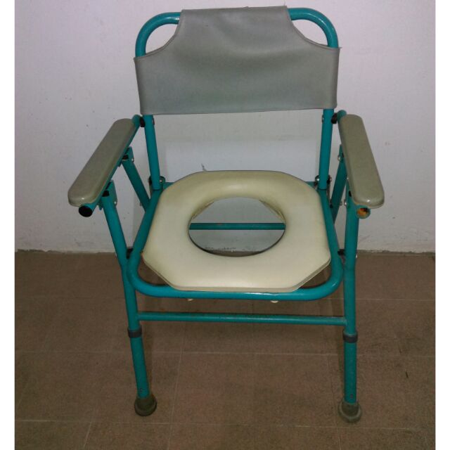 便盆椅~二手便盆椅只賣$450，只能寄貨運。