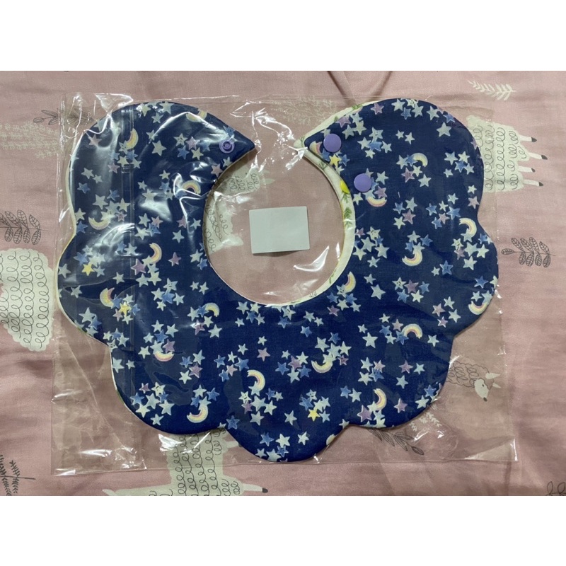 全新圍兜紫芋色 全手工日本棉布 口水巾花瓣形 雙面設計 日本二重紗彌月禮物