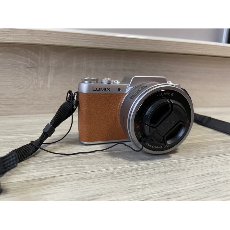 二手 Panasonic LUMIX GF8 14-42mm 類單眼相機