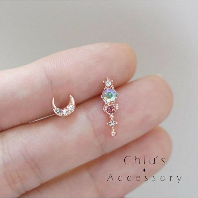 [Chiu's] 美少女戰士，迷你變身魔法棒與月亮不對稱耳環耳針 E-550 925銀針防敏 免費改耳夾式