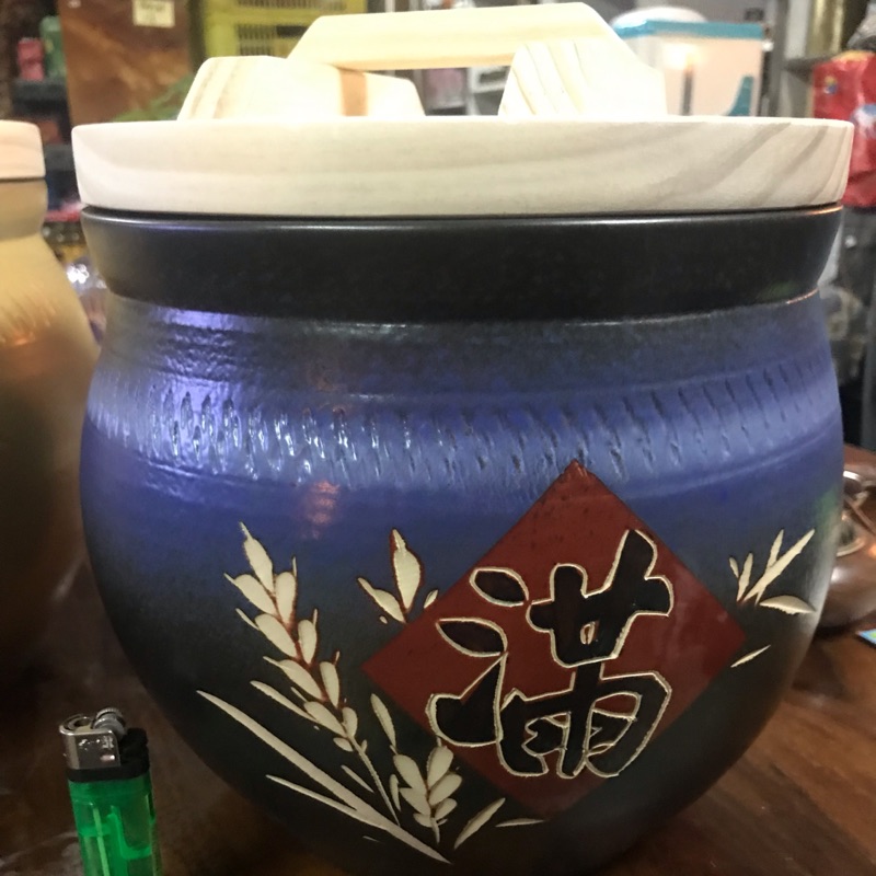 10斤手工陶瓷米缸特賣。除了可以放米，也可放茶葉及作為聚寶盆使用