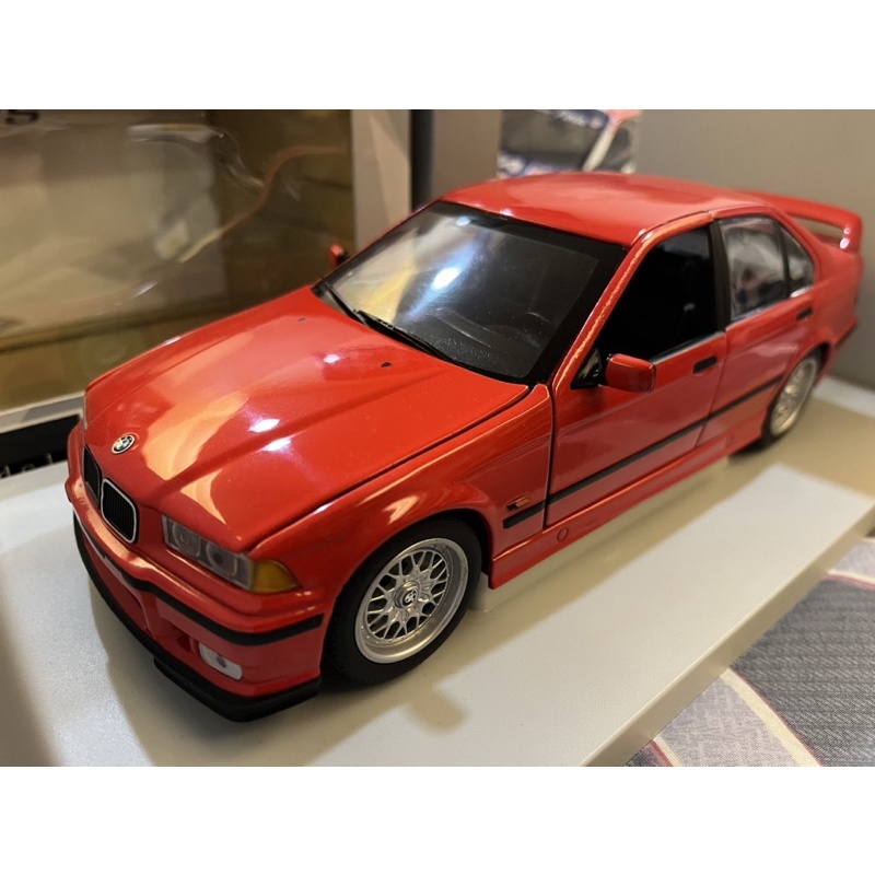 UT 1/18 BMW 四門 E36 318 is Msports 絕版