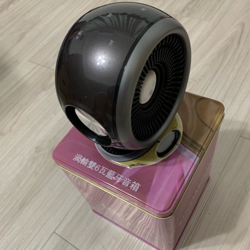 全蝦皮最便宜 m8渦輪藍芽音響,可串聯，全新品。內置3000amh鋰電池，五點觸控，航空元素設計 藍芽喇叭 音響 娃娃機