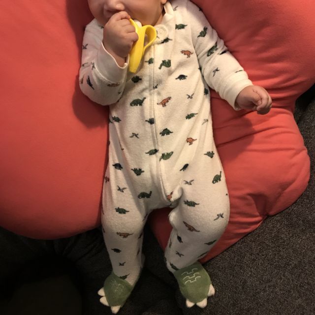 （二手）無汙漬，美國Carter's 6m新生兒寶寶嬰兒 連身長袖保暖恐龍包屁衣