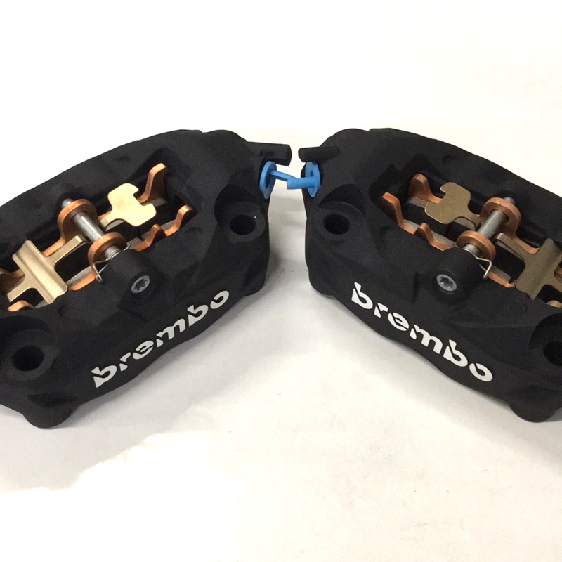 Brembo AK550 輻射卡鉗 黑底銀字（孔距100mm）