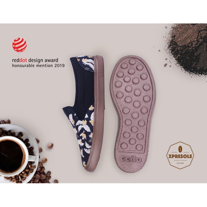 XpreSole咖啡防水休閒鞋-女黑咖啡花8號