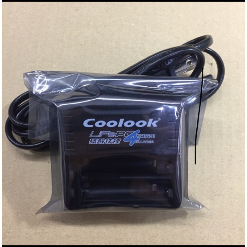 香港Coolook 磷酸鋰鐵電池 3號AA及4號AAA 兩顆獨立 原廠充電器