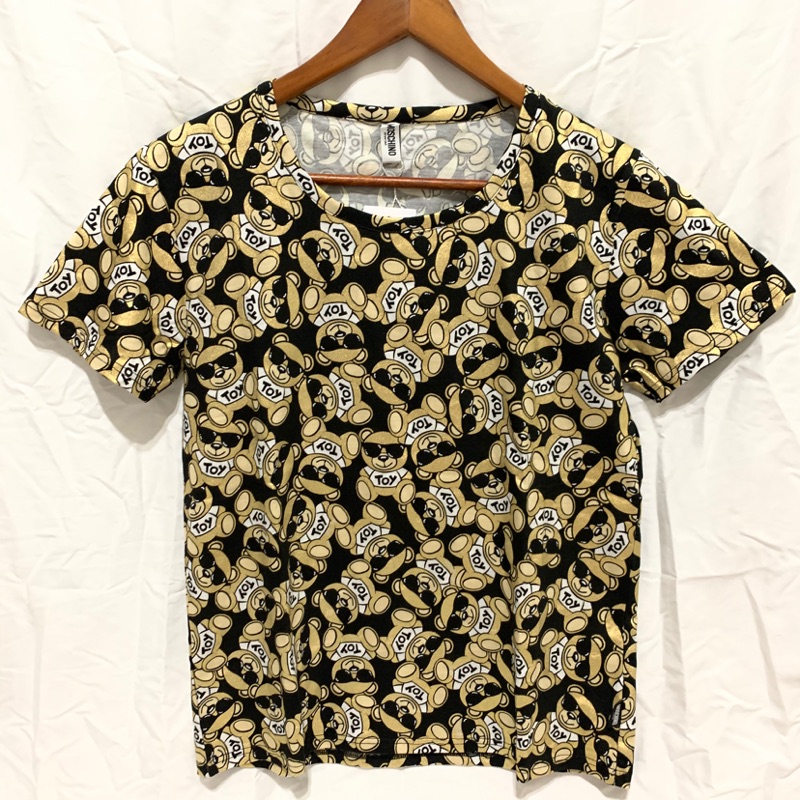 全新正品MOSCHINO -滿版墨鏡熊短t (size L)