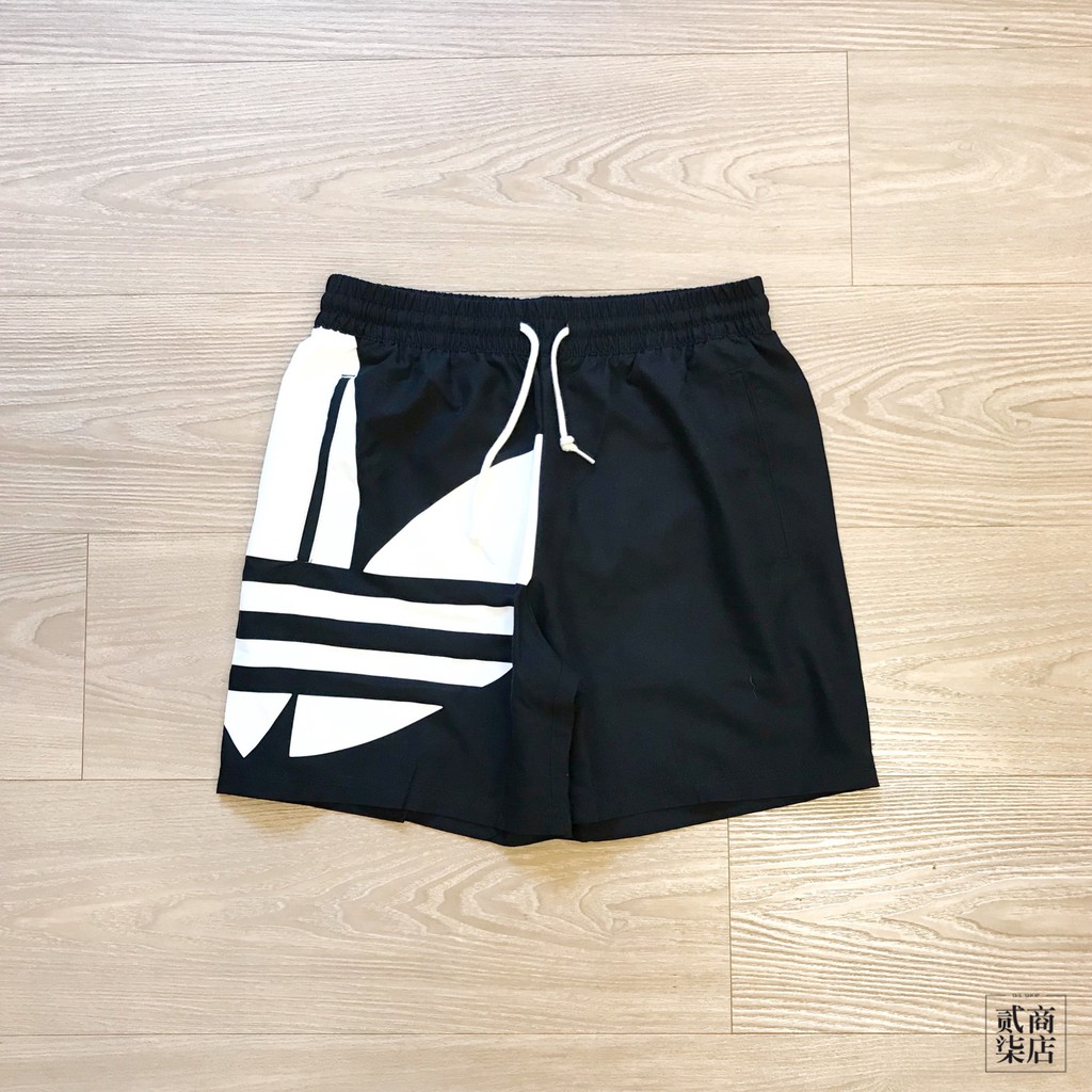 (貳柒商店) adidas Big Trefoil Swim Shorts 男款 黑 三葉草 海灘褲 短褲 FM9911