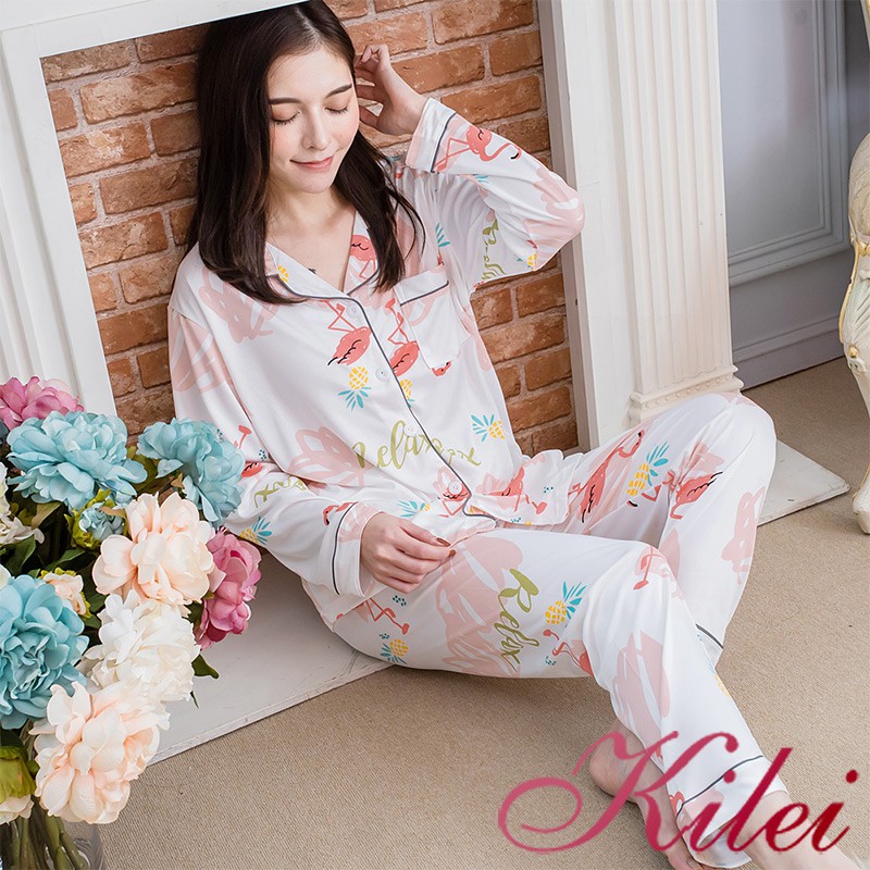 【Kilei】女生睡衣 睡衣套裝 居家服 紅鶴鳳梨英字襯衫領全開釦長袖二件式睡衣組XA4331-03(浪漫白色)全尺碼