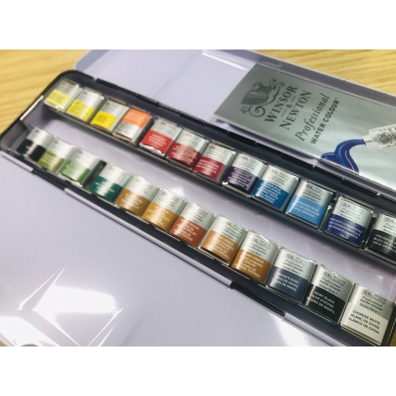 英國溫莎牛頓24色專家級塊狀水彩顏料鐵盒組  #牛頓 #塊狀水彩 #24色 #專家級 #winsor