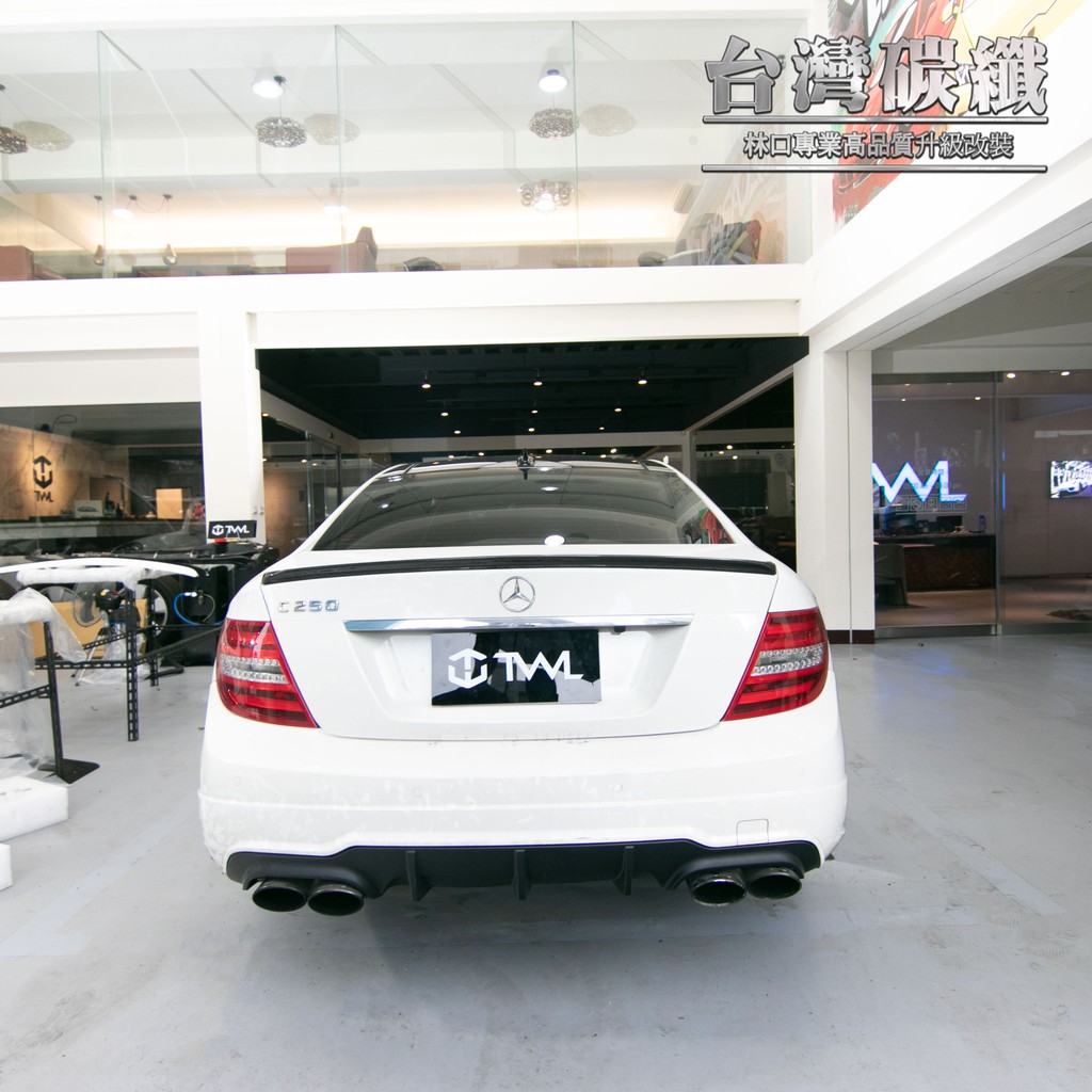 TWL台灣碳纖 全新BENZ W204 12 13 14年小改款C250改C63 AMG 後保桿