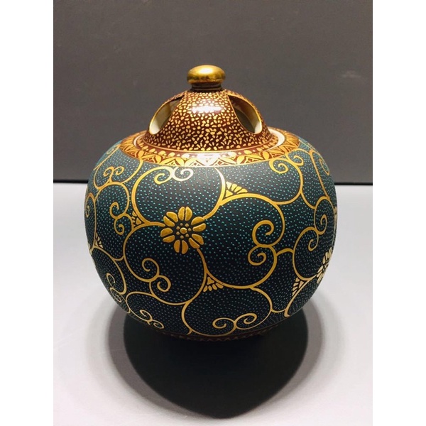 旧家藏出九谷焼洸仙作金彩青粒花唐草文香炉直径約11 5ｃｍ 高さ 蓋含まず 9 7ｃｍ 重量430ｇ 蝦皮購物
