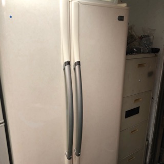 建源中古電器，廈門街89號，LG對開冰箱，功能一切正常，手機0923899855