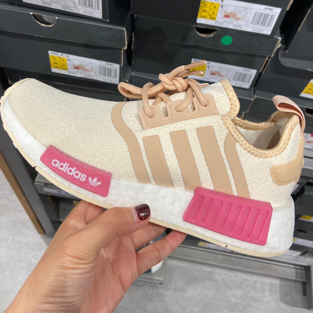 𝓑&amp;𝓦現貨免運 Adidas NMD_R1 女休閒鞋 杏色 粉 GZ7998