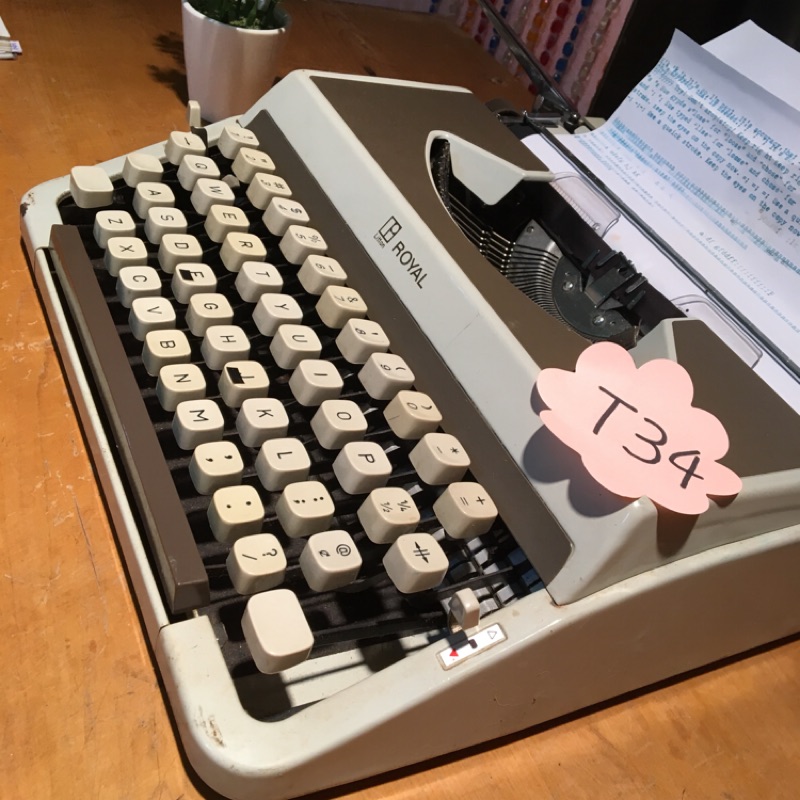 T34早期古董打字機..(已暫定s)金屬材質、功能正常  #打字機#收藏#擺設#正常#測#