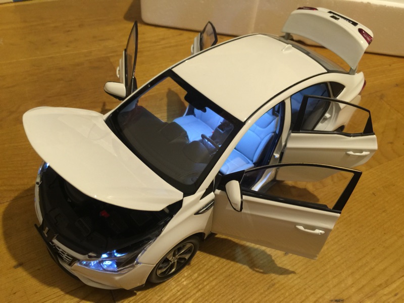 Luxgen S3  1:18模型車