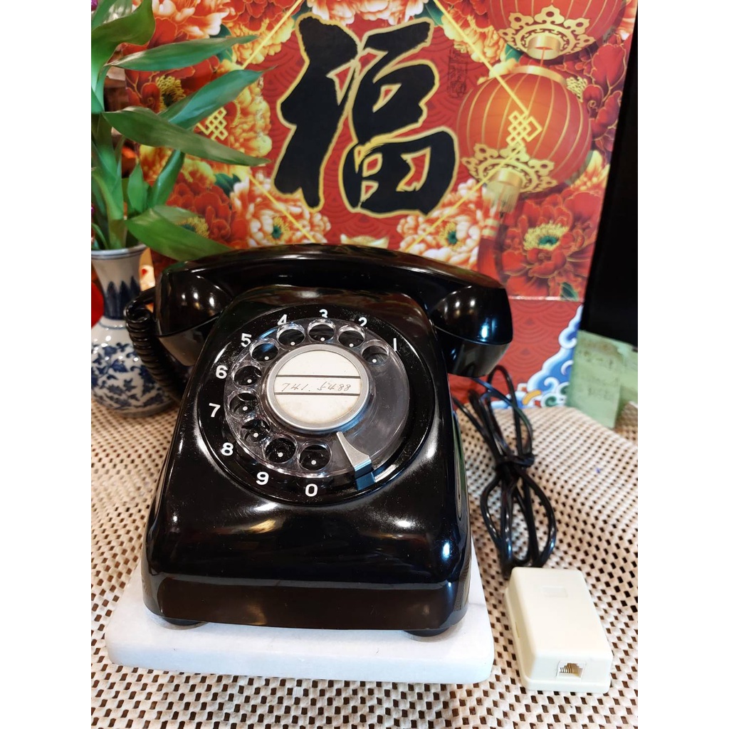 大瑞古玩~藏家委託品~台灣古早40 50年代手撥轉盤式經典黑色款600型搭配白色大理石 復古懷舊風電話機功能只可接聽