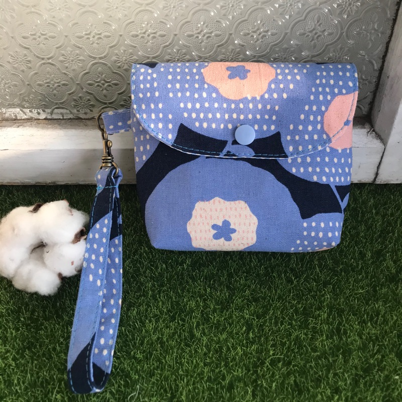 嵐 手作 棉棉包生理期包萬用包北歐風大花藍粉 蝦皮購物